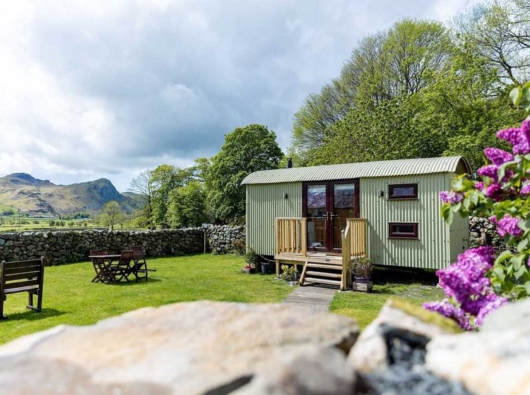 Holiday cabin on a diversified farm with mountains nearby