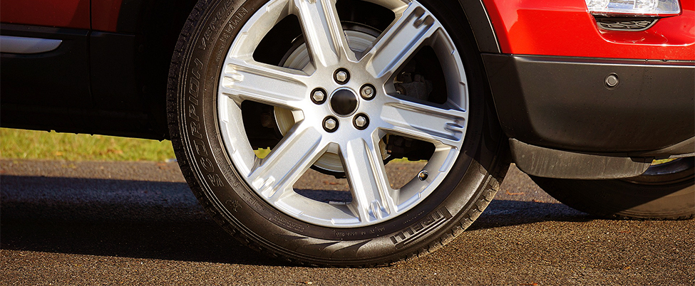 Alloy and tyre